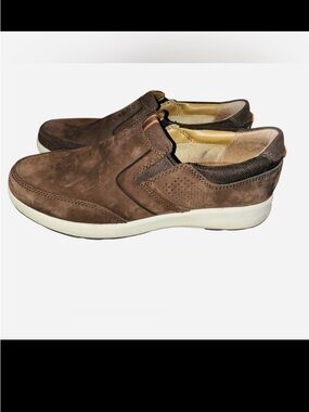 Clarks Un Trail Step Brown Nubuck Mens Slip On Shoes